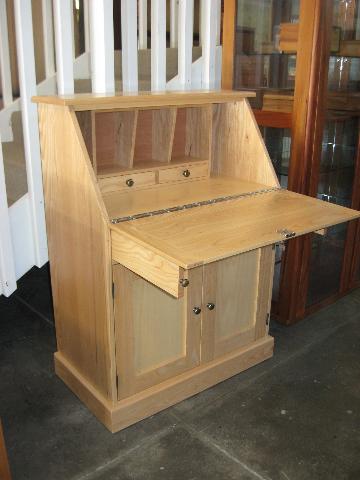 ash/beech desks/filing cabs